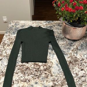 Kendall &Kylie Long Sleeve Green crop sweater-size Small